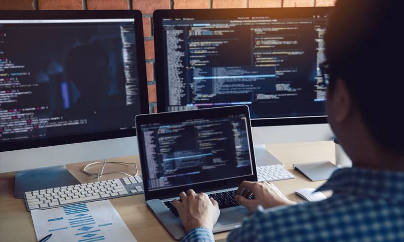 数据科学选型：R与Python如何赋能文峰区网站建设？